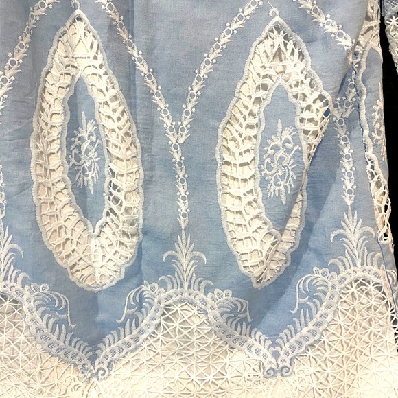 LUCY PARIS NWT STUNNING EMBROIDERED CUTOUT LIGHT BLUE & WHITE LINED TOP  SIZE S - Picture 7 of 15